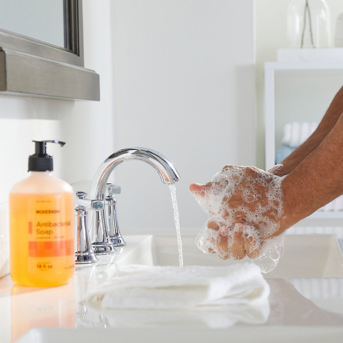 McKesson Clean Scent Antibacterial Soap, 18-ounce bottle 53-28067-18