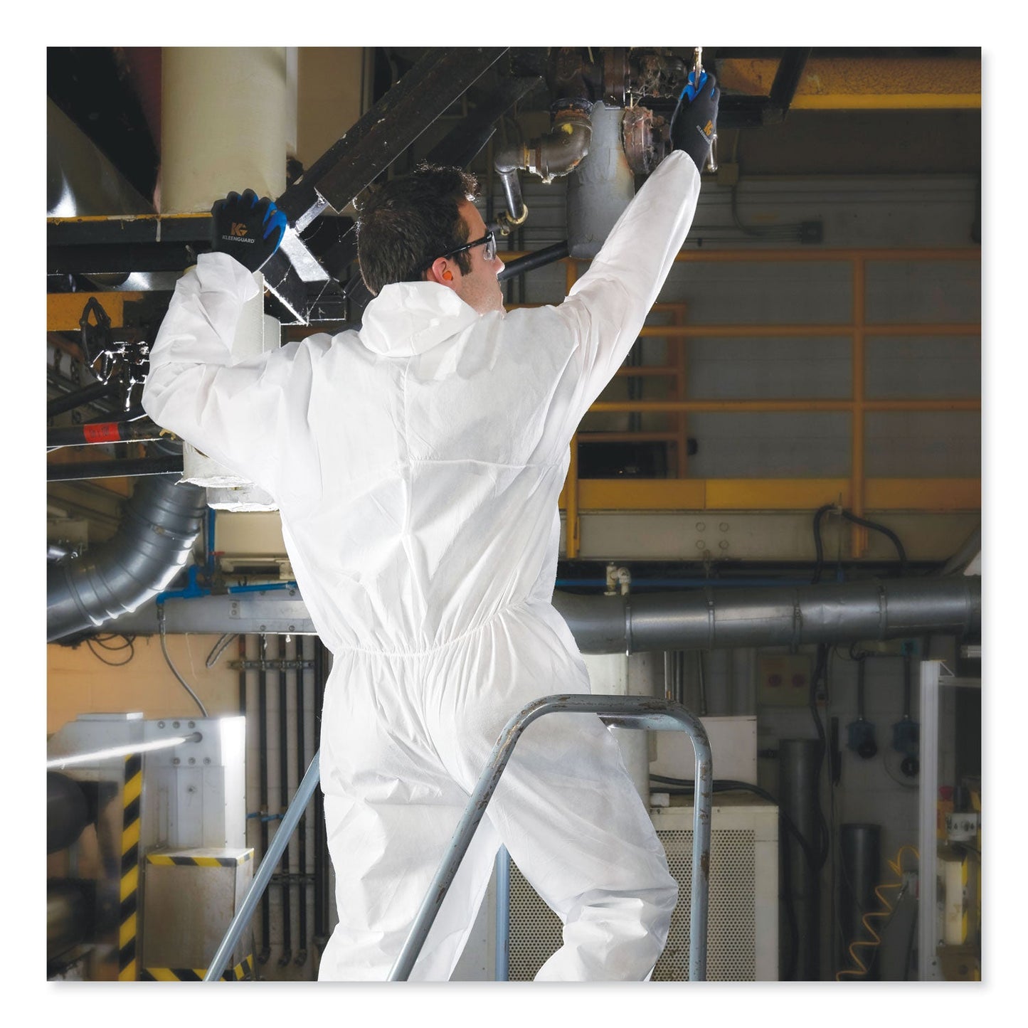 KleenGuard A20 Breathable Particle Protection Coveralls, Zipper Front, Large, White