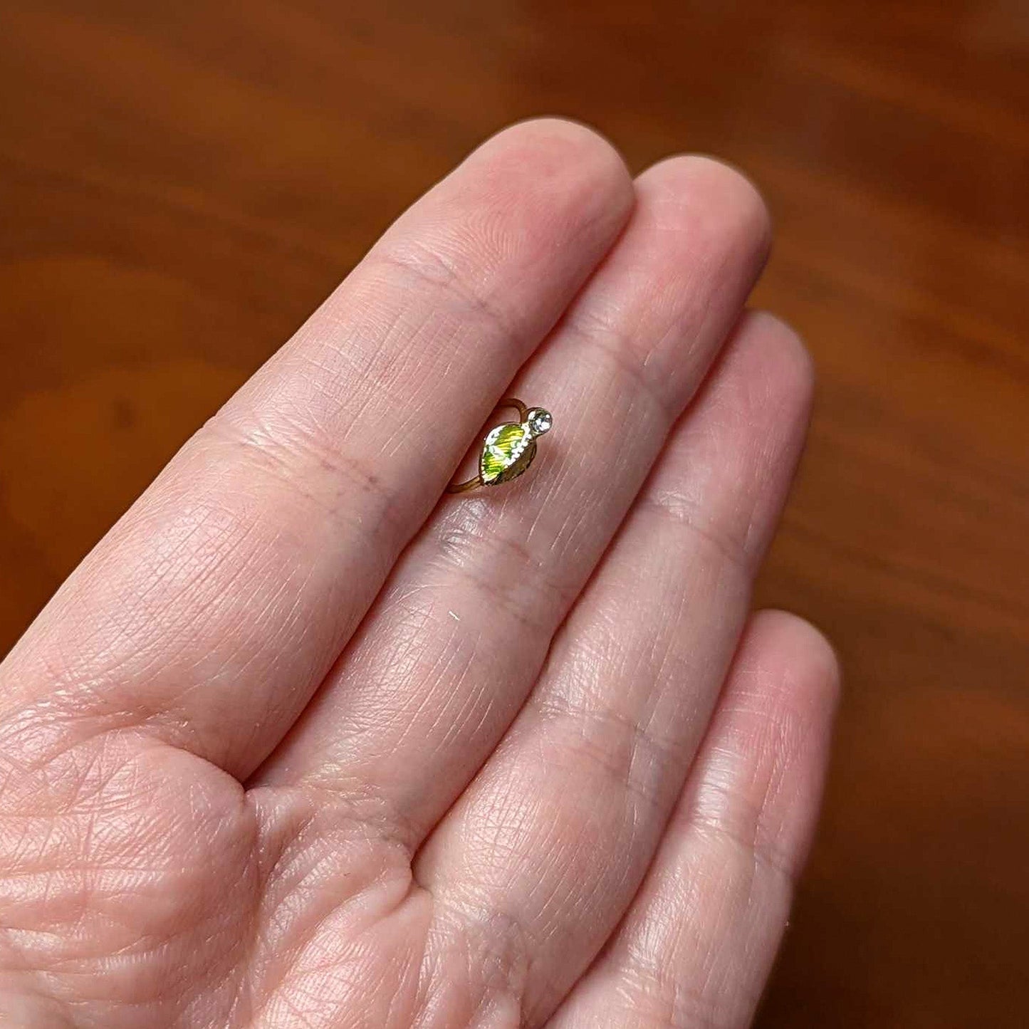 20G 5/16 Clear Gem Gold Tone Lush Green Leaf Nose Hoop