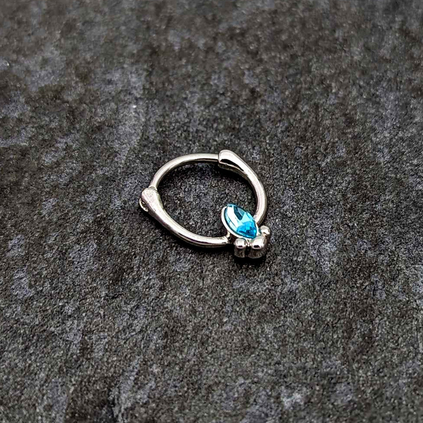 16G 5/16 Blue Gem Deco Oval Cartilage Clicker
