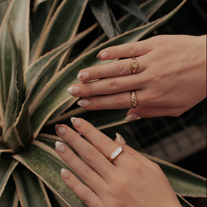 Wren Twist Ring