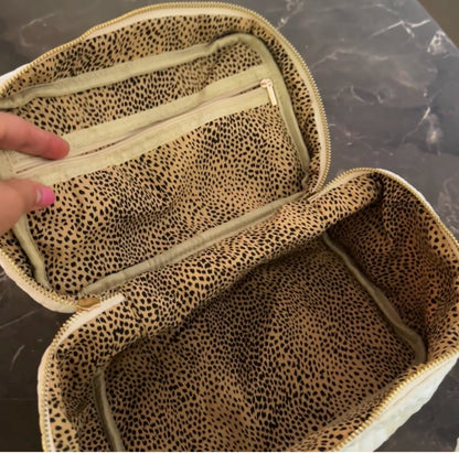 Quilted Velvet Vanity Case – Spacious Vintage-Inspired Cosmetic Bag with Handle & Jeweled Zipper Pulls