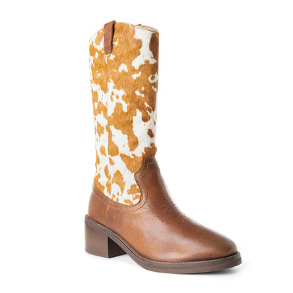 Pointy Beige Boots