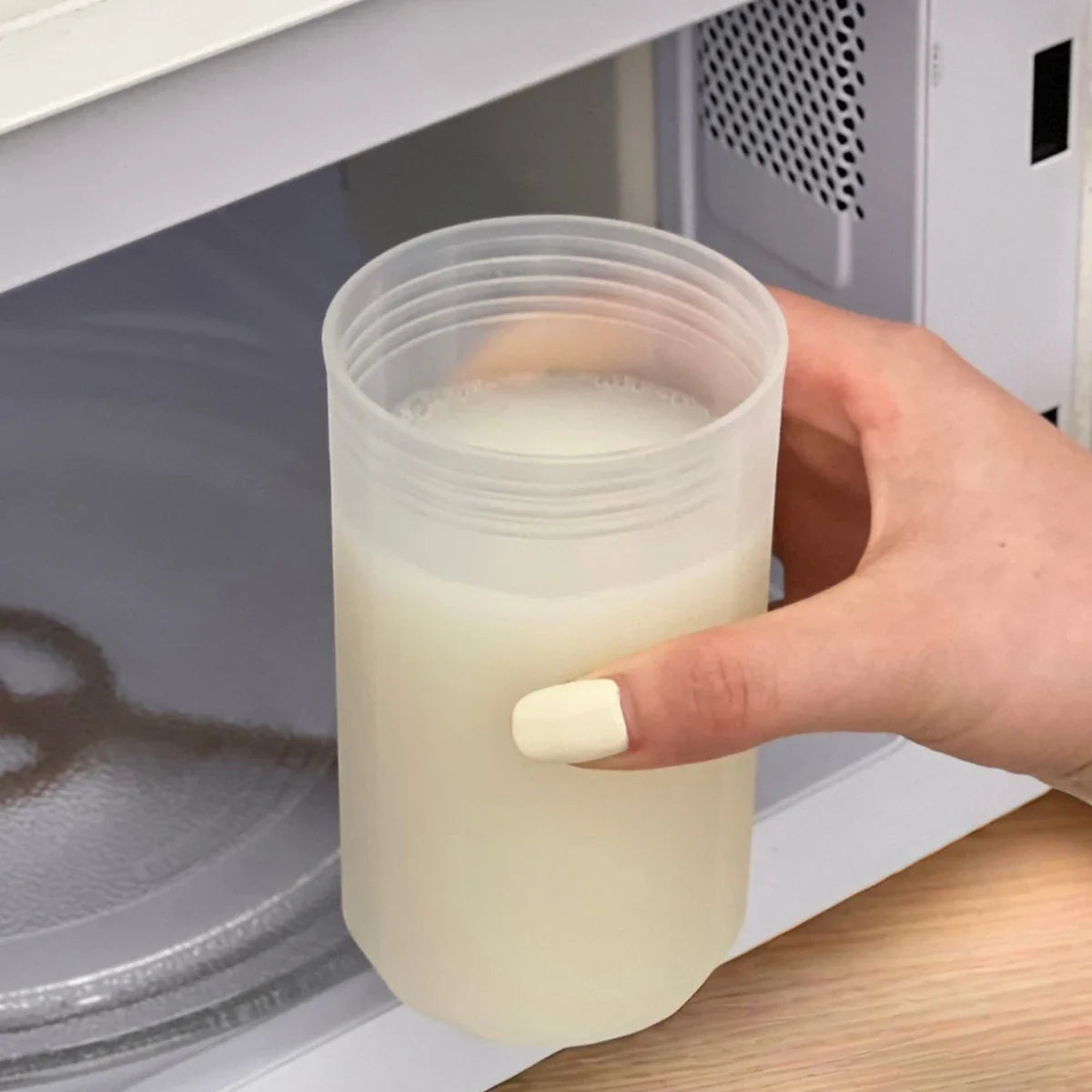 WORTHBUY Portable Plastic Water Bottle | Leak-proof Heat-resistant Tumbler for Travel and Sport