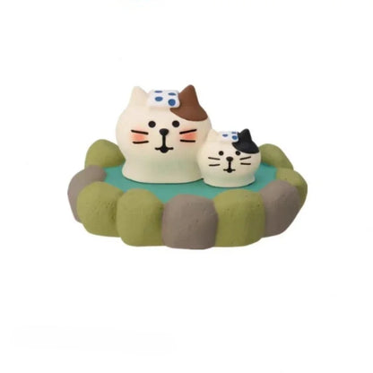 Japanese Cat Statue - Resin Animal Figurine for Desk Decor Tourist group series Collectible Cute Anime Cat Gift for Travelers