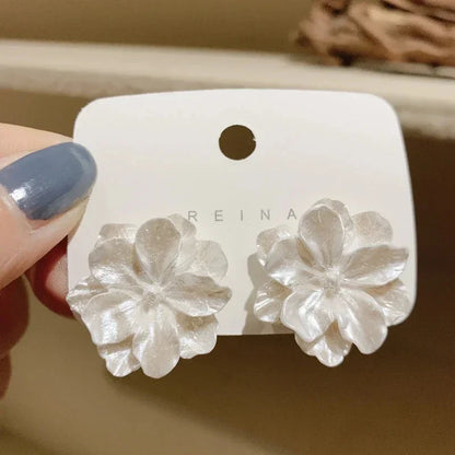 White Flower & Butterfly Dangle Earrings – Acrylic Pearl Heart Jewelry
